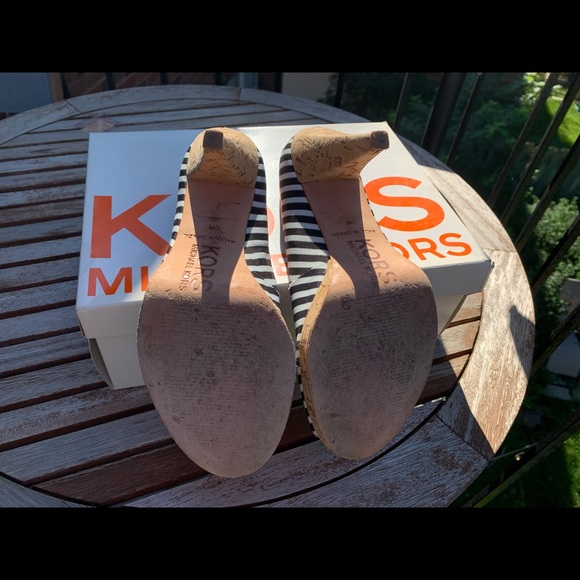 Michael Kors Black & White Stripe Open Toe - Picture 6 of 6